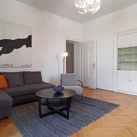 Laurel Center Apartment Opatija