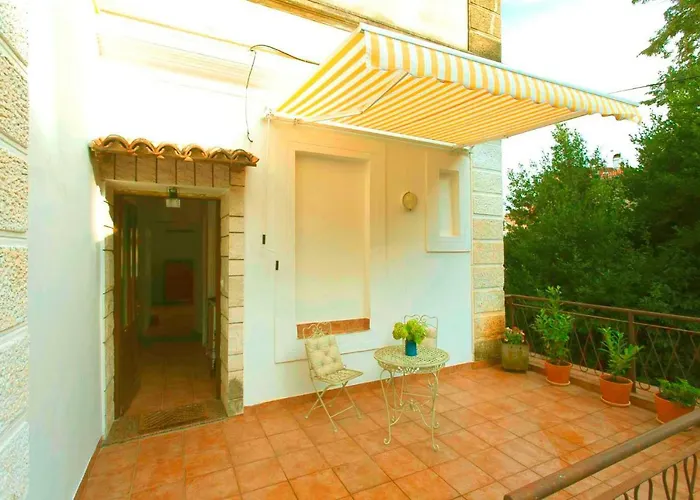 Laurel Center 아파트