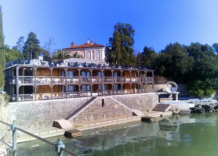 Laurel Center 아파트